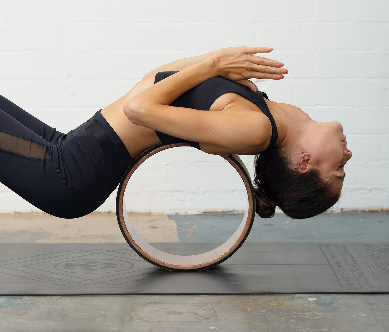 Yoga Pilates Circle Sweat Absorbing Yoga Wheel for Back Stretcher Exercise